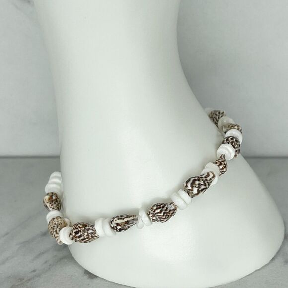 Silver Tone Conch Shell Beaded Bracelet - Picture 6 of 9